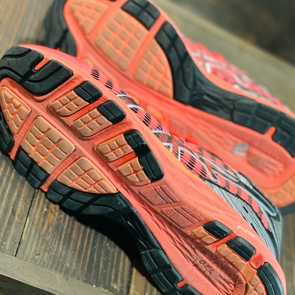 ASICS - Picture 2 of 2